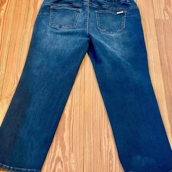 Chicos so, lifting, jeans size 8 short, the so slimming collection. Navy blue. - Picture 2 of 5